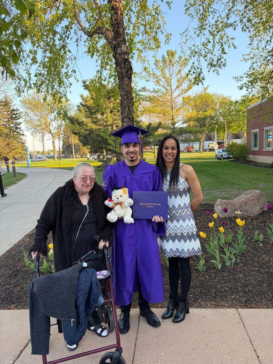 DivineDN_'s tweet photo. Sameee! Got my bachelors in Criminal Justice Studies w/ a minor in psych! 

Can't wait to become a pro smash player now hell yea!! 😎✌️ https://t.co/THo4txb3GS
