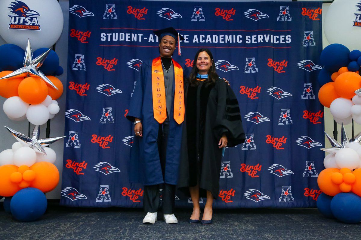 UTSAWBB's tweet photo. A big shoutout to our grads! 

#BirdsUp 🤙 | #LetsGo210 | #CashIn 🏀 https://t.co/KZaKZFm3v8