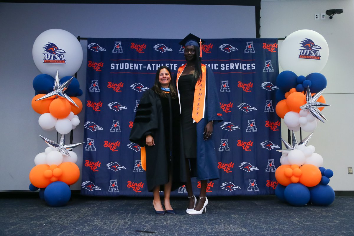 UTSAWBB's tweet photo. A big shoutout to our grads! 

#BirdsUp 🤙 | #LetsGo210 | #CashIn 🏀 https://t.co/KZaKZFm3v8