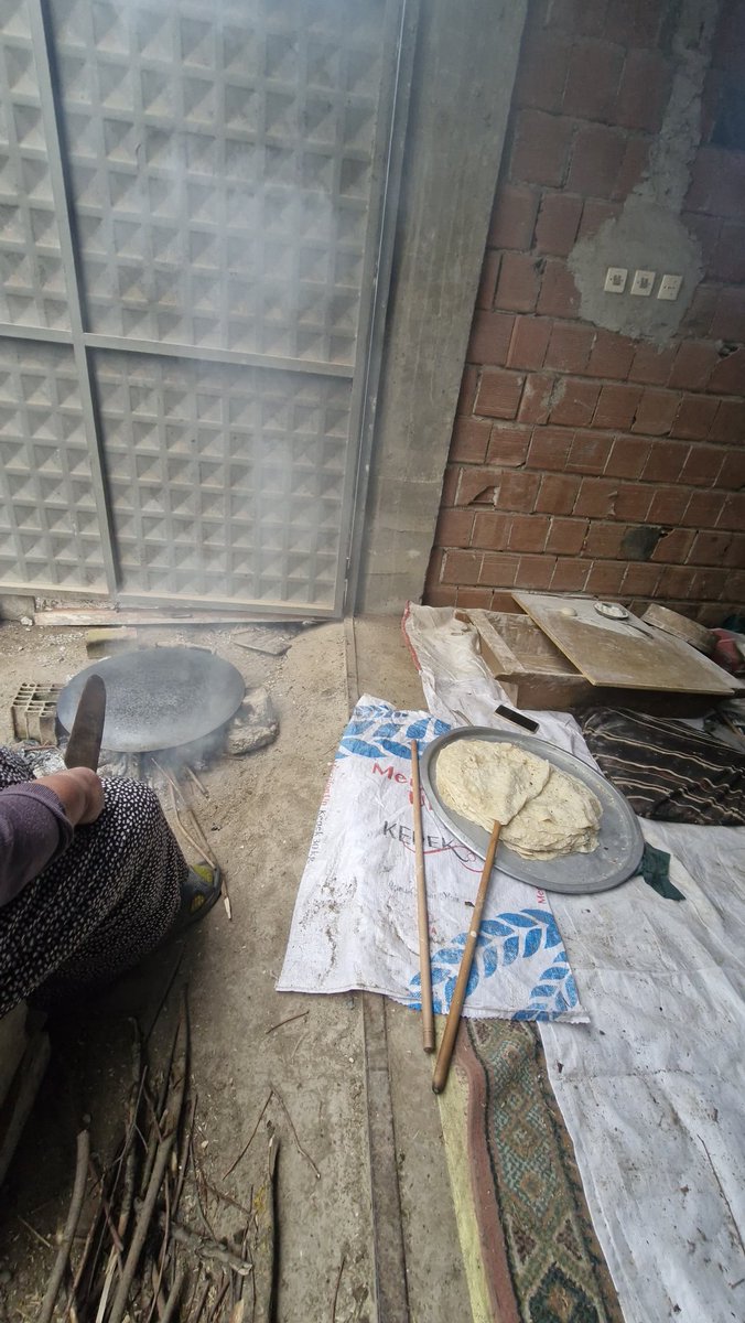 37Leox's tweet photo. Fit bir yaşam için köy hayatı şart ve lavaşlarınız için bir de anneanne https://t.co/ACkhv5yKZO