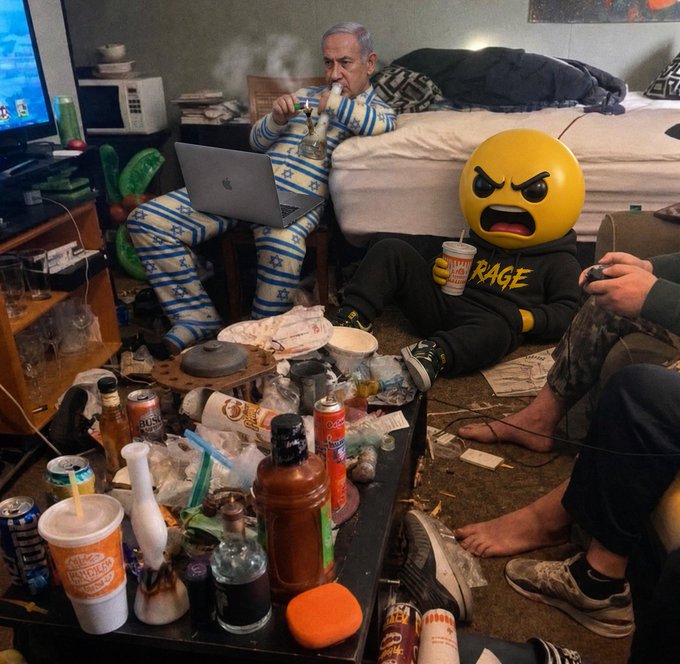 DjSunjid's tweet photo. Notebook and gun as evidence he saw the play and acted. No waiting no doubt just rage. Opportunity has a temper. $RAGE the moment. https://t.co/2ek6a2lBJi