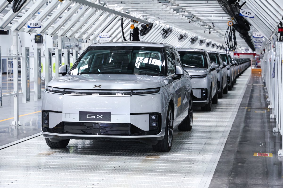 niccruzpatane's tweet photo. Chinese automaker XPENG just announced that the first mass-produced unit of its robotaxi has rolled off the production line in Guangzhou, China. 

Following in Tesla’s footsteps, these cars use pure-camera vision and AI, meaning no LiDAR or radar. They claim they’re the first automaker in China to achieve mass production of a Robotaxi developed entirely through full-stack, in-house technology. 

XPENG is targeting a fully-driverless service by early 2027. 

People say Tesla is crazy for going pure camera vision, but Chinese companies are now following suit. Just the beginning.