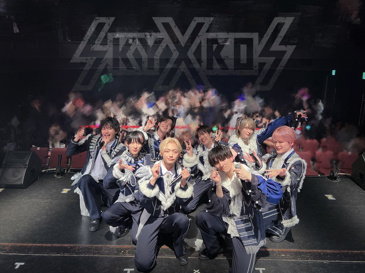 skyxros's tweet photo. 本日は
【 SKYXROS 5th Anniversary LIVE "V" 】
たくさんのご来場誠にありがとうございました！
本日撮影した映像はぜひSNSに載せてください📱✨

沢山の方々に支えられた素敵な1日でした。

次回 5/22 SOLARIS
池袋グローバルリングシアターにてお待ちしております！
よろしくお願いします✈️✨️ https://t.co/8XVIRbTmSw