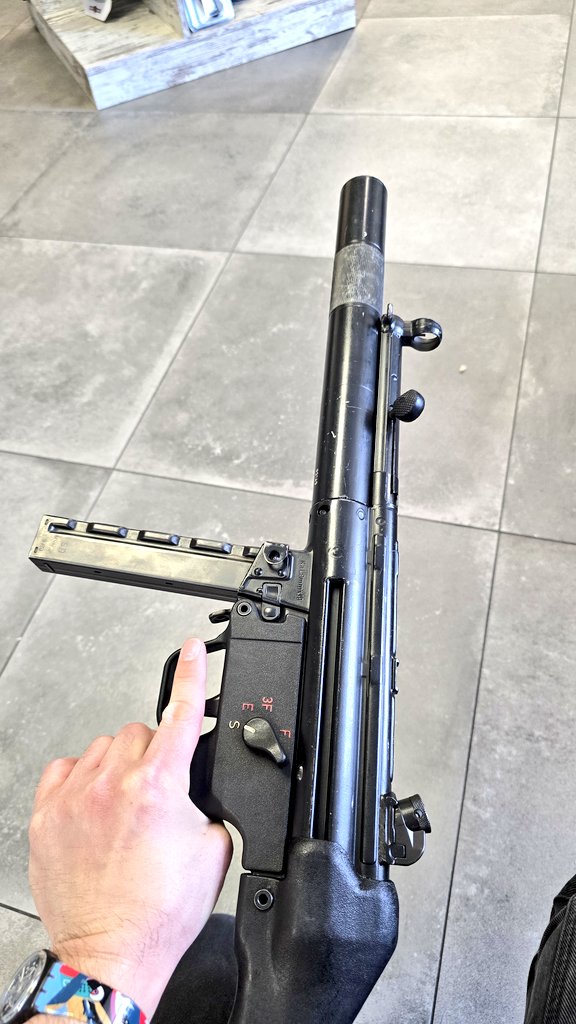 Helvetic Arms Switzerland tweet media