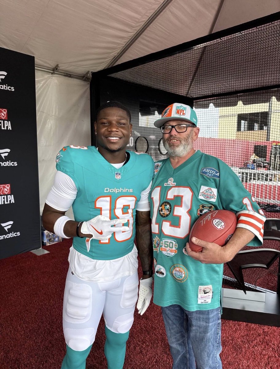 FinsUpSoCal's tweet photo. Busy day for the Prez and Joey‼️Throwing some balls around with @ChrisBell_3 and  @Caedeezy https://t.co/VvECsLaurn
