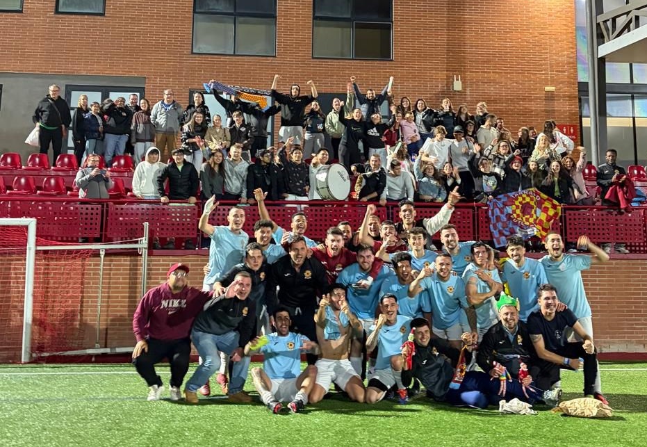 FCTarraco's tweet photo. 🔴🔵Bon dilluns i bona setmana/

⚒️Tarraco és de l'afició.

🔜Cap a semifinals.

#somhiTarraco https://t.co/OYOhUDTexU