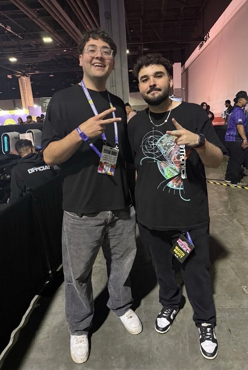 Elzen__'s tweet photo. First ever cod event ✅ Shoutout to these legends @Parasite @SwootyWRLD it was really nice meeting y’all 💯 #DreamHack #Atlanta https://t.co/N74ln6NUMi