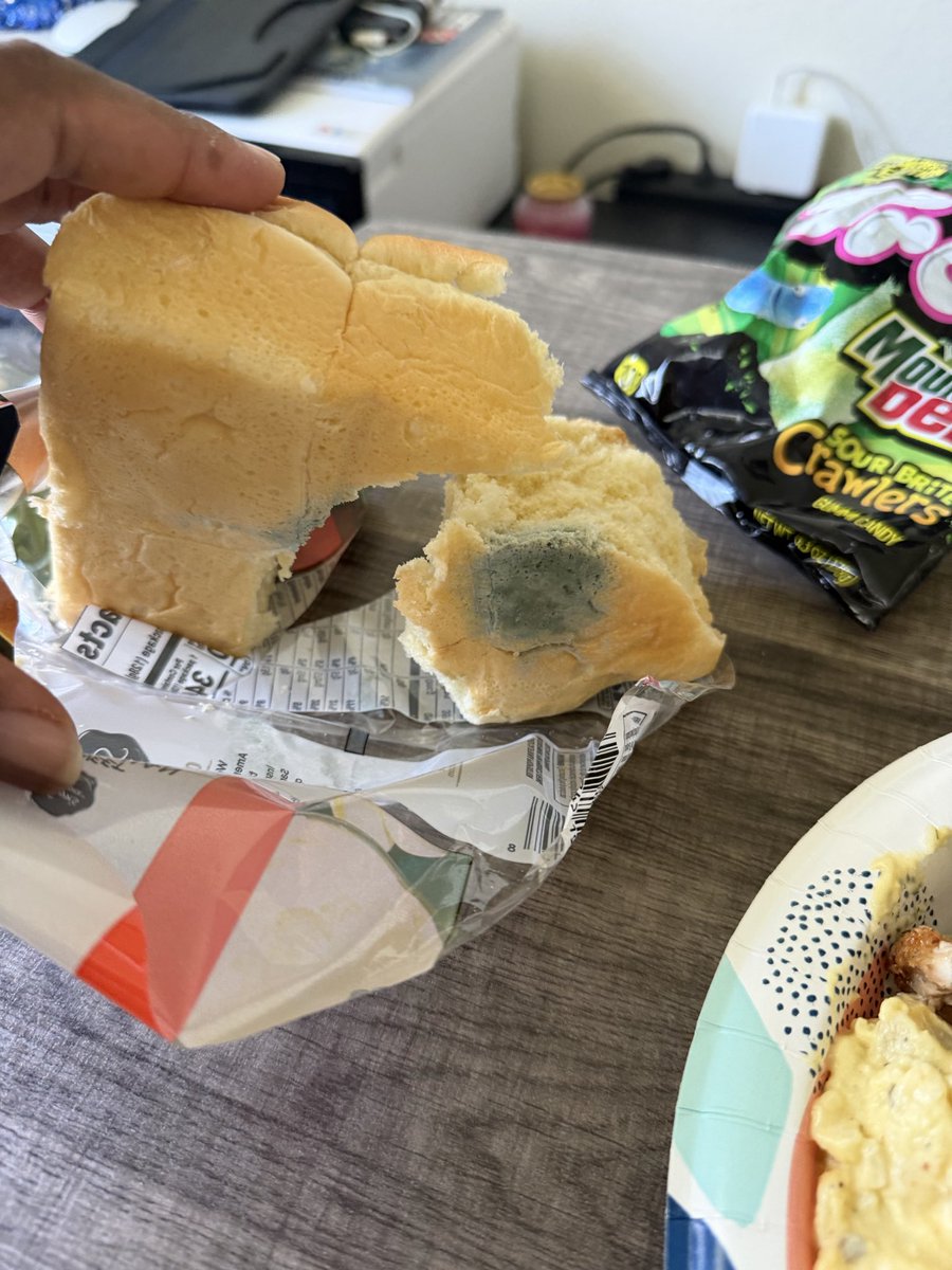 ThinkinOutlowd's tweet photo. @Walmart @SamsClub This is unacceptable 😮‍💨…And I already ate one…I’ll never trust Sam’s Choice again 🤨 https://t.co/ZuWMde5zG6