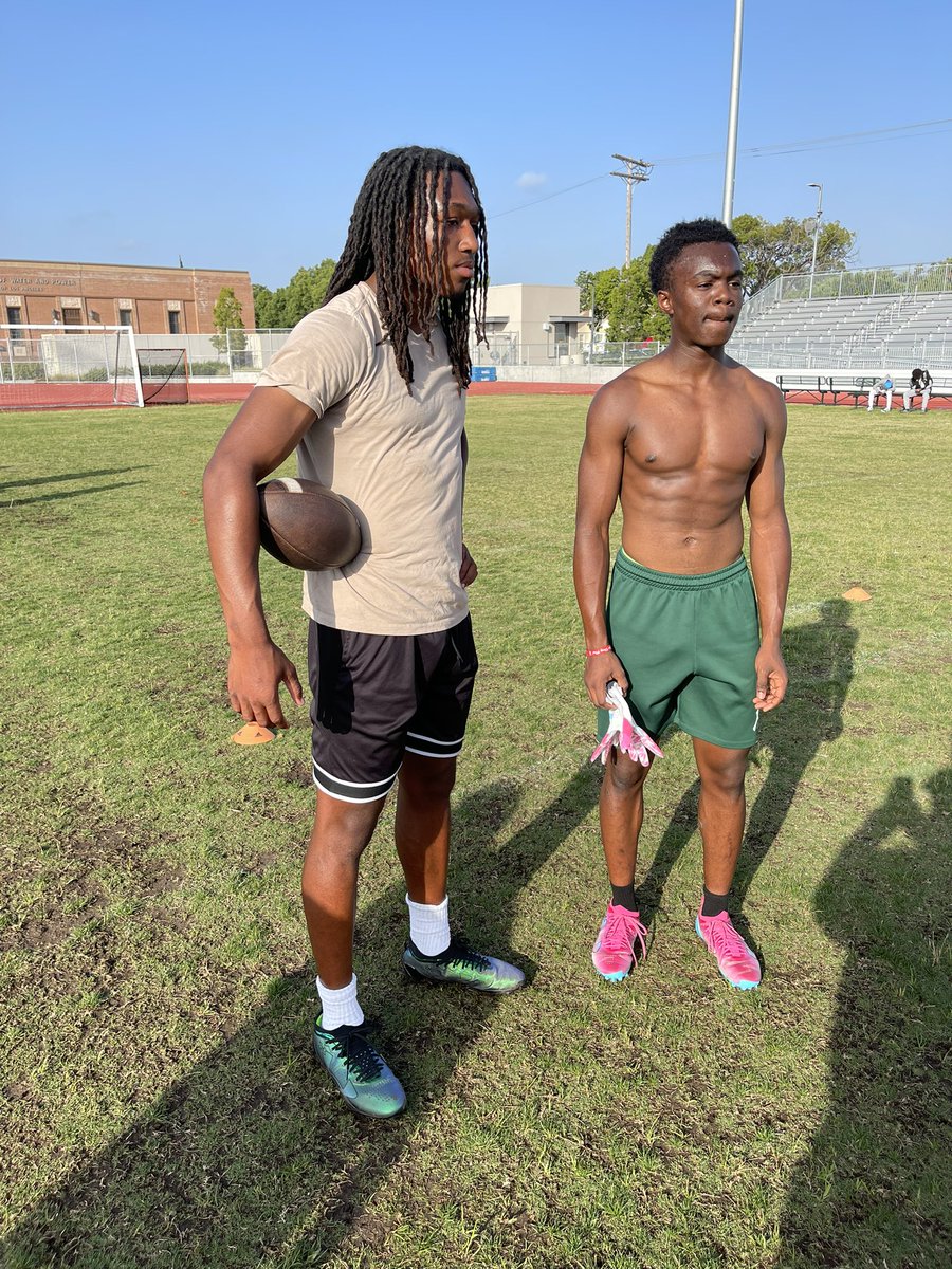 coachelijah's tweet photo. Hamilton HS Duo.
QB Thaddeus Breaux and ATH Le’ Kai Morgan continue building one of the top young tandems on the West Coast with a Power 4 ACC offers from Syracuse Football.

6’5” Franchise QB.
Dynamic Gamebreaker.
Both Class of 2029.
The Hamilton Pipeline is real. 
@adamgorney @GregBiggins @BlairAngulo @BrandonHuffman @CodyBellaire @CharlesPower @TomLoy247 @latsondheimer @LACitySection @Tarek_Fattal