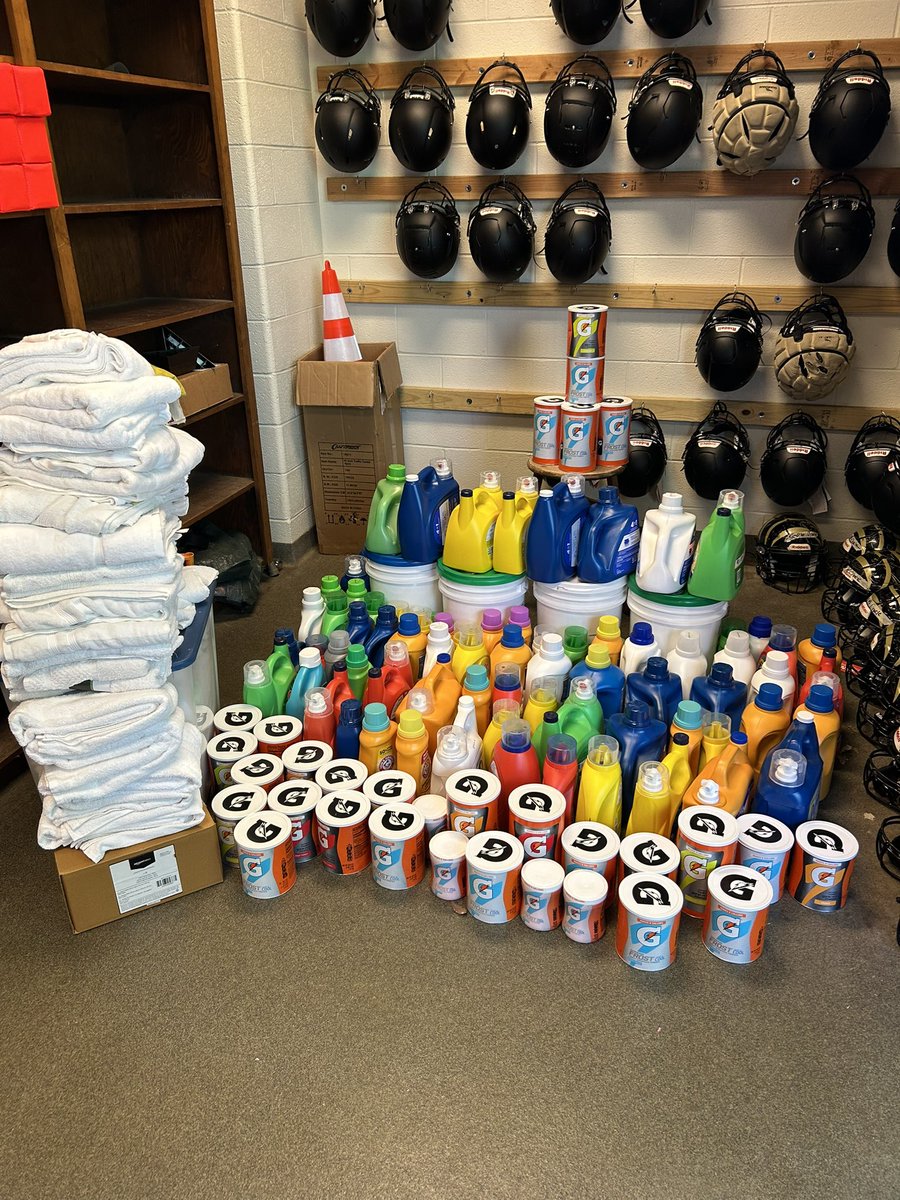 THSFootballGA's tweet photo. The Temple community showed OUT for our Soap Game! 🐅🧼  

Because of your generosity, our program brought in roughly 4,000+ ounces of laundry detergent, 1,500+ ounces of Gatorade powder, and stacks of towels to help support our players throughout the season. https://t.co/X4NaylOZrP