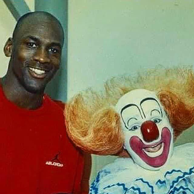 Chicago_History's tweet photo. CHICAGO ROYALTY:
Bozo The Clown &amp; Michael Jordan!

#ChicagoHistory ☑️ https://t.co/yPiYZSPvzk