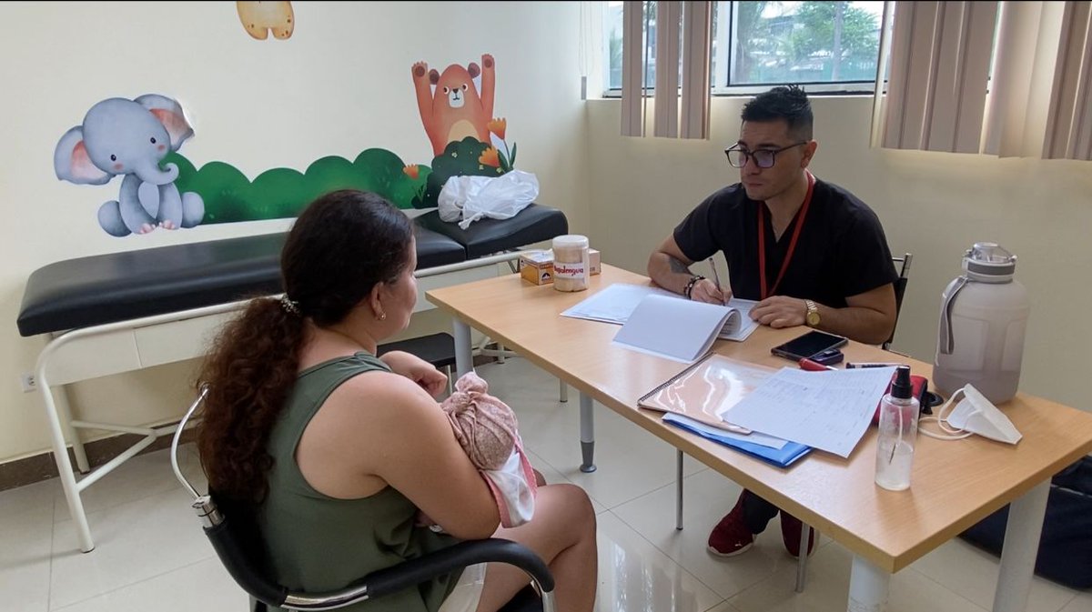 IESSStodomingo's tweet photo. #IESSteInforma | El🏥Hospital General @IESSStodomingo apoyó con voluntarios y atendió alrededor de 30 pacientes en valoraciones médicas, durante la jornada junto a @EcSonrisa 

✔️ Estos pacientes podrán ser considerados para cirugías programadas los días 5 y 6 de junio😊💙✨ https://t.co/wdgEfUbtSS