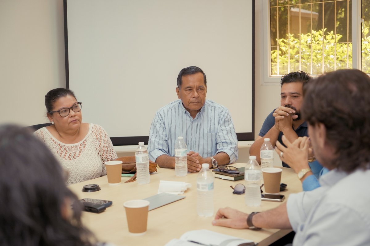MarcoMidence's tweet photo. Hoy sostuve una reunión con directivos del CREDIA, un verdadero pulmón verde de La Ceiba, con más de 14 manzanas de jardín al servicio de la ciudad.

Avanzamos en la coordinación para hacer realidad la Feria del Agricultor en La Ceiba, Atlántida, un espacio que permitirá conectar directamente a nuestros productores con los consumidores, fortaleciendo la economía local y abriendo nuevas oportunidades para el sector agrícola.

Seguimos trabajando por una Atlántida con más desarrollo, más producción y más oportunidades para nuestra gente.