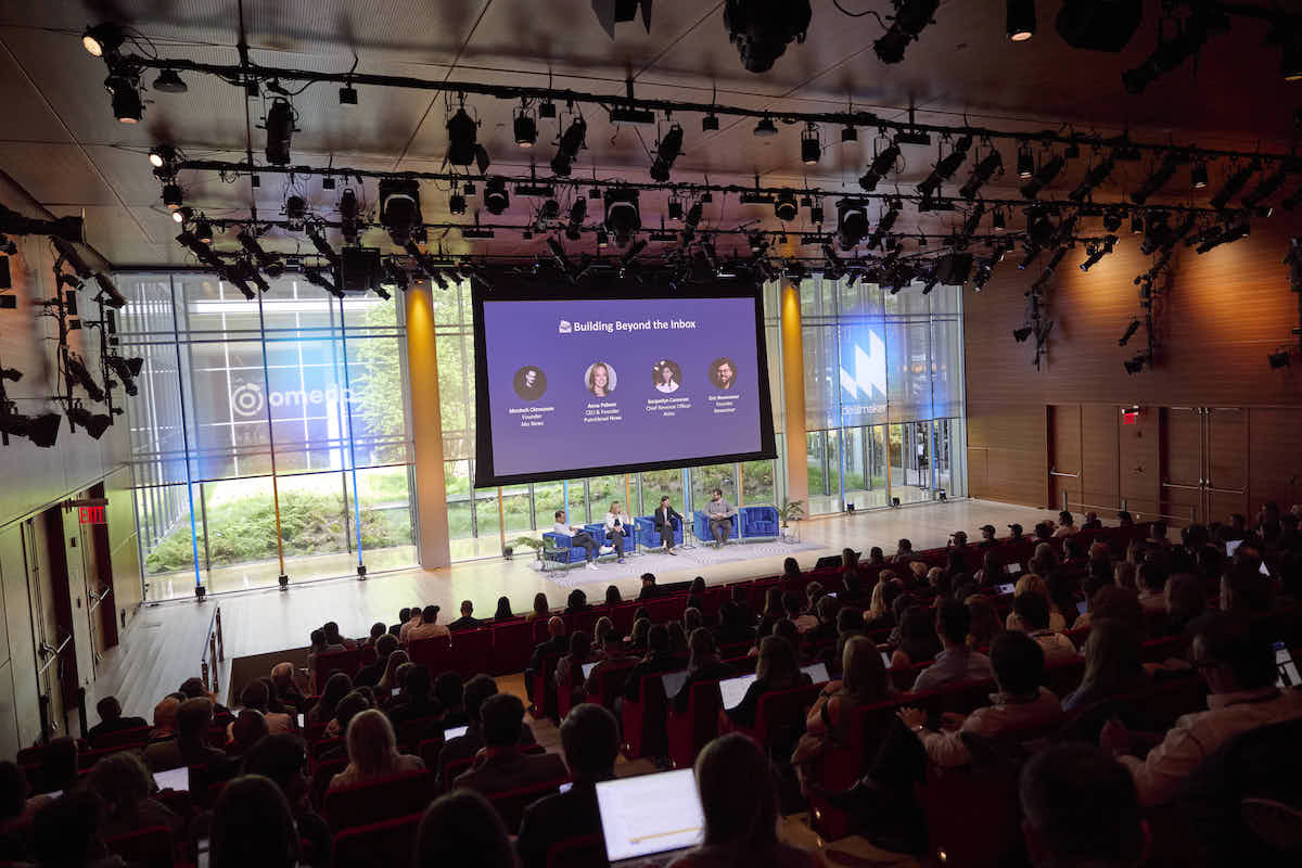 ryansager's tweet photo. Another packed year at The Newsletter Conference (@NewsletterConf)!  🗳 Attendees, if you haven't filled it out yet, you have a survey from us in your inboxes — let us know how we did... We hope you had a great time, learned a lot, met great folks — see you next year!💌 https://t.co/luUmkiotBy