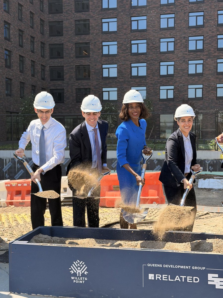 NYCHousing's tweet photo. In The Great Gatsby, Willets Point was “the Valley of Ashes.”

But today, we’re giving the 🟢 green light to housing at Willets Point, cutting the ribbon on Buildings 1+2, and breaking ground on Building 3.

We’re bringing more than 1,000 affordable homes to a new neighborhood. https://t.co/cFO3ByAv2L
