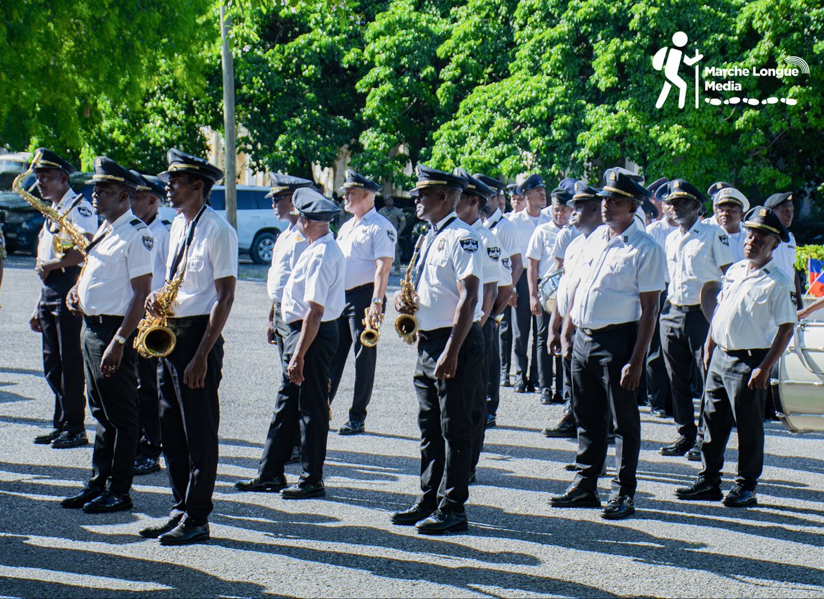MarcheLongue's tweet photo. À l’occasion de la célébration du 18 mai, les Forces Armées d’Haïti ont déployé un important dispositif de sécurité afin de sécuriser l’ensemble du périmètre où se déroule les cérémonies officielles. Cette mobilisation vise à garantir le bon déroulement des activités ainsi que la sécurité de la population et des autorités présentes.

Il faut dire cette année, les cérémonies officielles ont lieu en toute sécurité au Champ de Mars, grâce à la consolidation des forces armées en soutien à la PNH

#MarcheLongueMedia