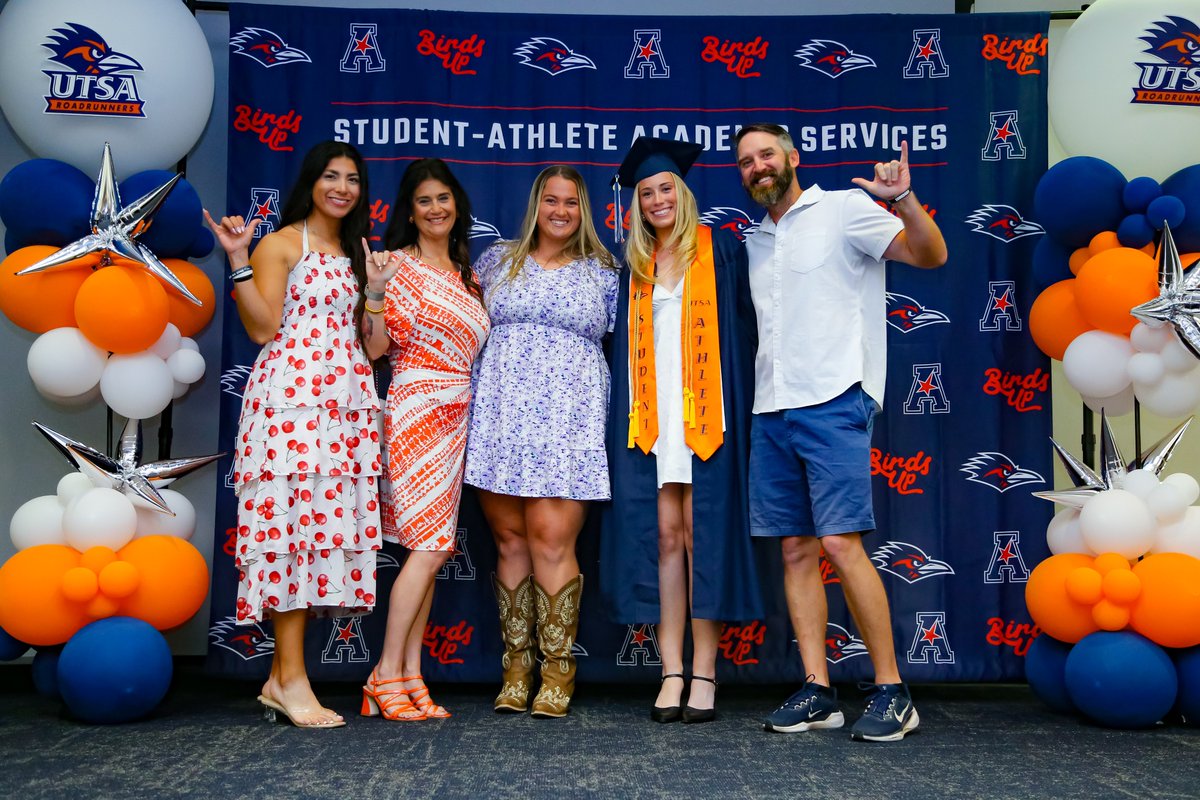 UTSASoftball's tweet photo. Got the job done 👏👏

#BirdsUp 🤙 | #LetsGo210 | #PluckEm 🪶 https://t.co/dSLho7CeJo