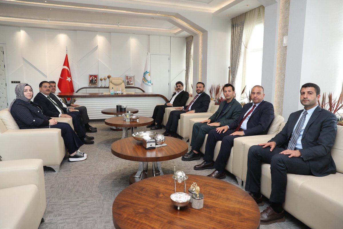 mcanpolatnet's tweet photo. AK Parti Genel Merkez Teşkilat Başkan Yardımcımız, Güneydoğu Anadolu Bölge Koordinatörümüz ve Sivas Milletvekilimiz Sn. Hakan Aksu, AK Parti İl Başkanımız Sn. İlhami Günbegi, AK Parti Haliliye İlçe Başkanımız Sn. Mustafa Bağmancı, İlçe Kadın Kolları Başkanımız Sn. Fatma Ocak ve İlçe Gençlik Kolları Başkanımız Sn. Mehmet Doğan Salar ile Belediyemizde bir araya geldik.

Nazik ziyaretleri için teşekkür ediyorum.