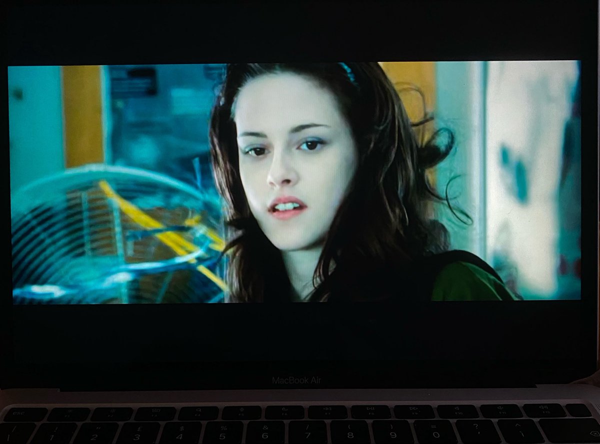 amorcarnation's tweet photo. you can tell when i hit rock bottom again because i will be rewatching twilight. my #cryforhelp https://t.co/jBXmrbub5L