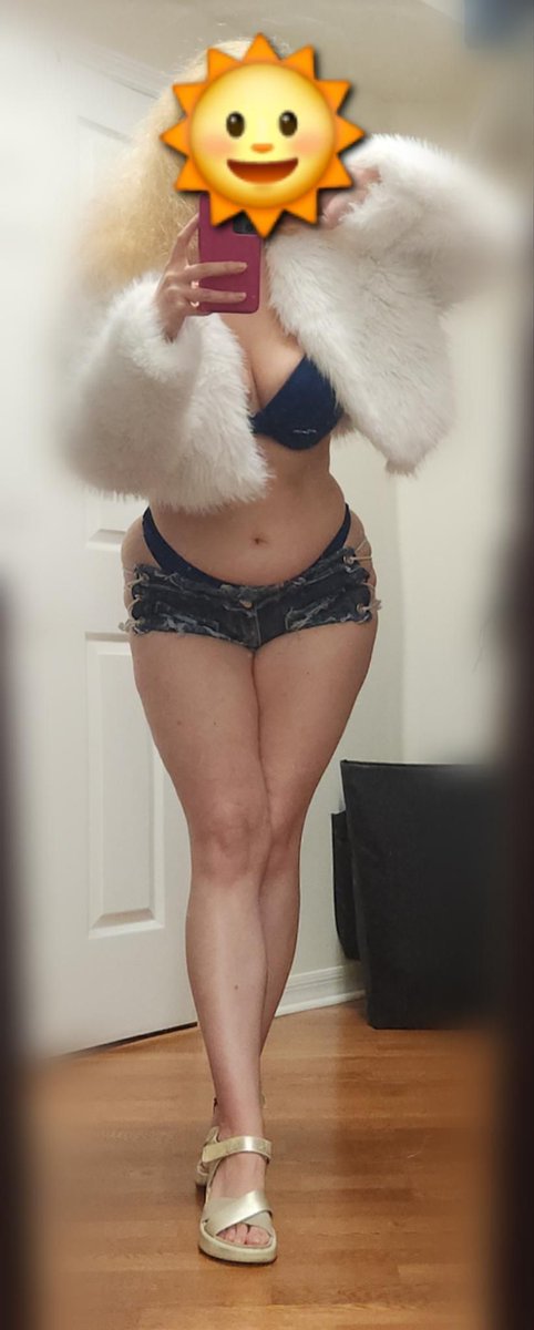4Headboiii's tweet photo. posting this outfit again cause im, like, SOO in love with itt~~!!!😍😍😍

team big pants vs team big jacket?? 

ummmm thats such an easy pick bestie💅
ESPSCIALLY if big jacket means I can wear the bare minimum underneath💅💅💅 https://t.co/492Sb6Jk9n