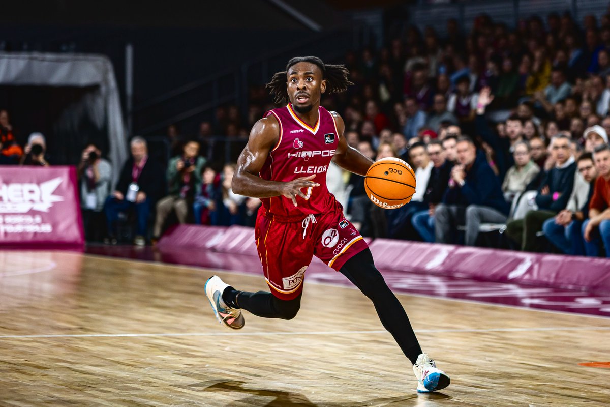 davidcaarrera's tweet photo. 🟣‼️INFO: Acord verbal entre James Batemon i el #HioposLleida per a renovar el contracte fins a 2027. 

🗣️De moment res tancat entre les dues parts, a banda de la intenció tant del jugador com del club per continuar un any més al Barris Nord.

#MercadoACB #ligaendesa #Lleida https://t.co/bUnObeXupM
