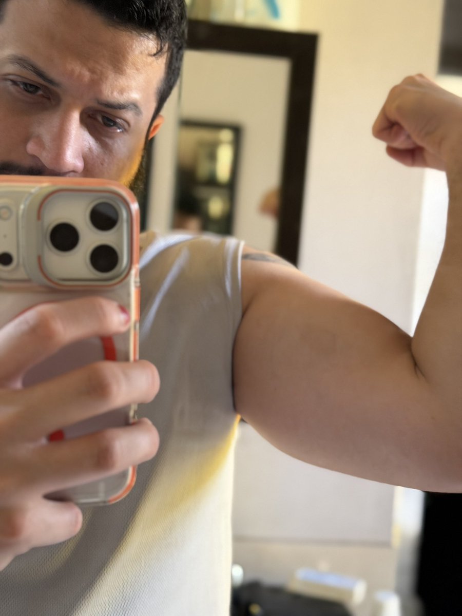 t____pup's tweet photo. @danvilmu Feliz cumple 🎁 

No es mucho pero la intención es lo que cuenta 😁💪 https://t.co/9poKI1frbv