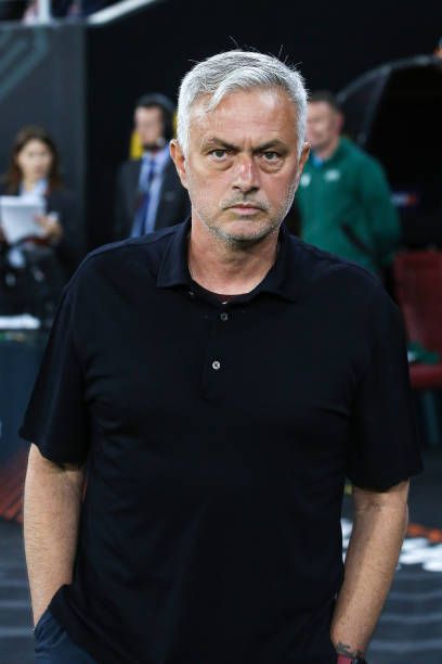 MabribXtra's tweet photo. 🚨 BREAKING: José Mourinho arrives at Real Madrid with a blacklist already prepared.

Around 7 first-team players are on it and have been told they’re unlikely to play for Madrid again.

Mourinho has set strict cognitive standards: only players above a 90 IQ level fit his system. https://t.co/100YOK3ofZ