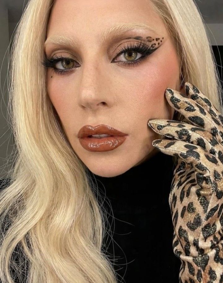 EstherGooner's tweet photo. Gorgeous queen deserving of worship, especially her faceporn https://t.co/IpQDG0WBJU
