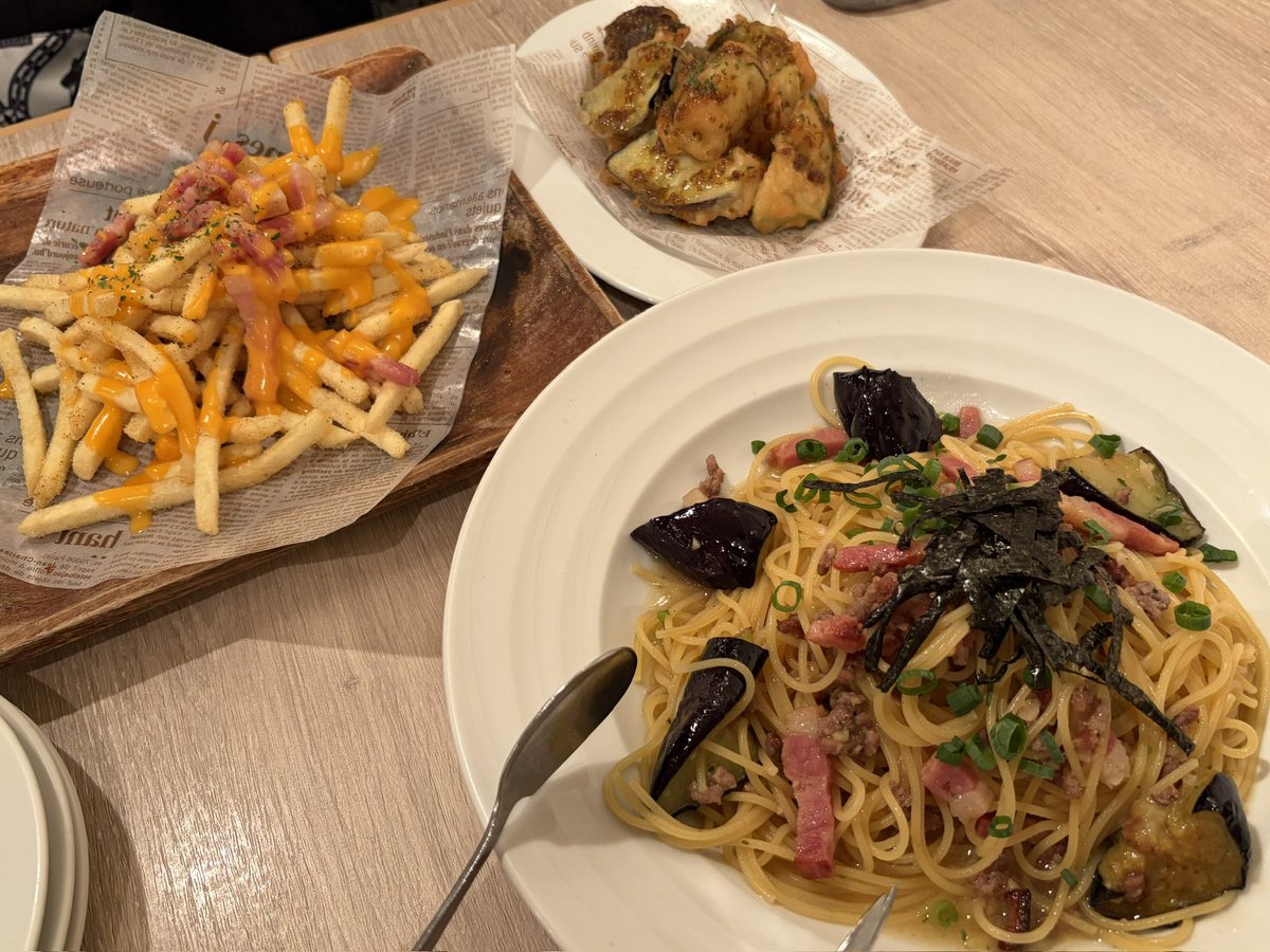 baminyan's tweet photo. 今日は久しぶりに会う友人と半日遊んでました。
塩で食べるバスクチーズケーキが美味しかった！ https://t.co/j4LbdraKc3