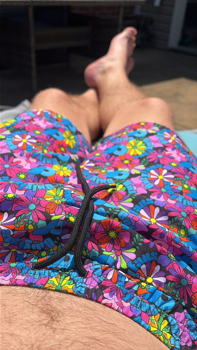 Hoolio94's tweet photo. Laying out in my @OnlyFansMerch https://t.co/YM57yJwFBd