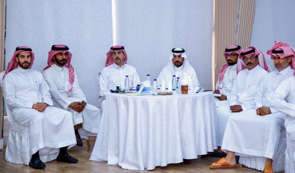 gcci_info's tweet photo. #ورشة_عمل |

🔹 وفق توجيهات صاحب السمو الملكي #أمير_منطقة_الجوف - حفظه الله - لرفع كفاءة الأداء وتنمية المحافظات بما يتماشى مع مستهدفات #رؤية_2030  رأس سعادة محافظ القريات الدكتور طلال بن مشل التمياط، اجتماعاً موسعاً ضم سعادة الدكتور أحمد بن جميل قطان و ممثلي المكتب الاستراتيجي لتطوير #منطقة_الجوف، وعدداً من الجهات الحكومية والخدمية بالمحافظة، بحضور سعادة رئيس غرفة القريات الأستاذ نايف بن مجاهد الرويلي، وذلك ضمن ورشة عمل متخصصة لمناقشة ملامح ومستهدفات الخطة التشغيلية لمحافظة #القريات. 
@Jso_ksa