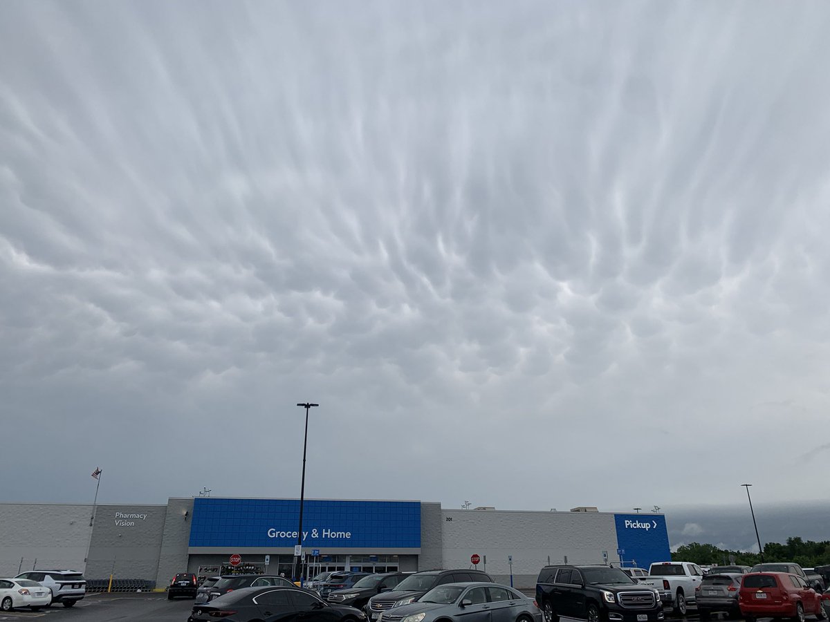 TheCrossingYT's tweet photo. Made a stop at the local Walmart for some supplies and we are now headed west towards Junction City, KS. Culver’s stop is a must

#wxtwitter #wx https://t.co/XEhnrLamFp