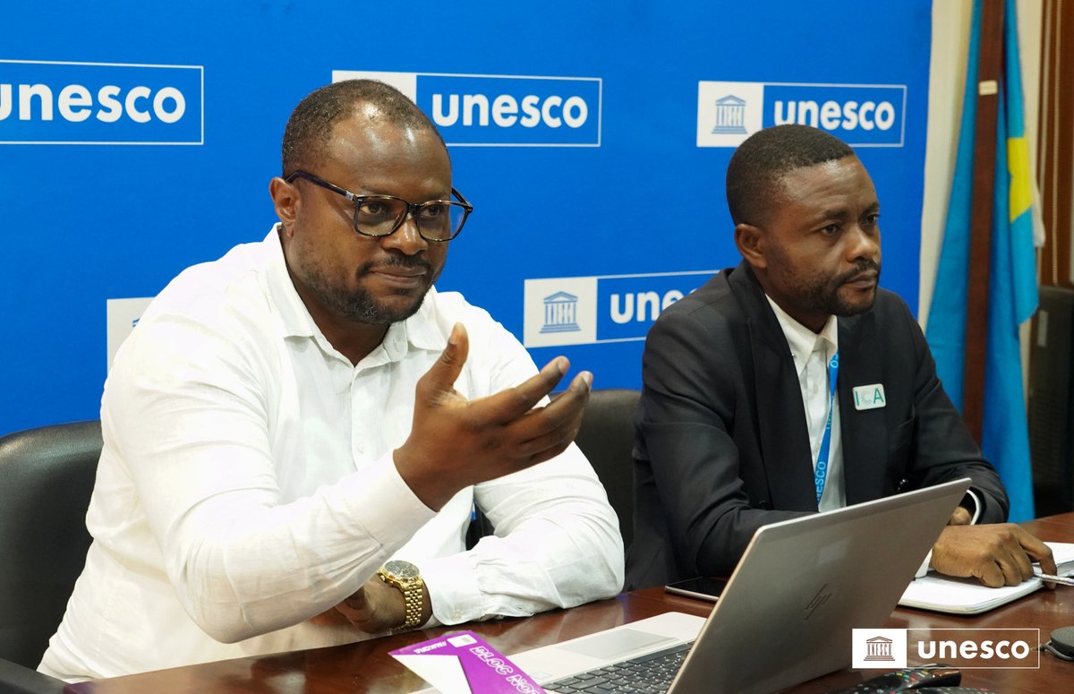UNESCOKinshasa's tweet photo. 🌍 𝗟'𝗔𝗳𝗿𝗶𝗾𝘂𝗲 𝗰𝗲𝗻𝘁𝗿𝗮𝗹𝗲 𝘀'𝘂𝗻𝗶𝘁 𝗽𝗼𝘂𝗿 𝗽𝗿𝗼𝘁𝗲́𝗴𝗲𝗿 𝘀𝗮 𝗺𝗲́𝗺𝗼𝗶𝗿𝗲 𝗰𝗼𝗹𝗹𝗲𝗰𝘁𝗶𝘃𝗲 

✅ L'#UNESCO a accueilli le 15 mai 2026 à #Kinshasa un atelier régional dédié à l’inscription au Registre international « 𝗠𝗲́𝗺𝗼𝗶𝗿𝗲 𝗱𝘂 𝗠𝗼𝗻𝗱𝗲 ». Organisé à l’initiative de la #CENARBICA, cet événement hybride a rassemblé, en présentiel et à distance, des dizaines d’archivistes, de chercheurs et de gestionnaires de données de la sous-région.
✅ Cette synergie transfrontalière, saluée par le Dr @isaiasbr, Représentant de l’UNESCO en #RDC, s’impose désormais comme un moteur essentiel pour la sauvegarde de la mémoire collective. 
✅ Au cours  des échanges, le Comité National Mémoire du Monde de la RDC a présenté sa vision stratégique, détaillant les critères rigoureux d'inscription, le fonctionnement des registres (congolais, africain et international), ainsi qu'une feuille de route claire pour guider les actions futures.

📍 Pour pérenniser cette dynamique, l’UNESCO réaffirme son soutien aux côtés des autorités congolaises. Un engagement qui se traduira par la préservation concrète des collections historiques, le renforcement des compétences des professionnels de terrain et un accompagnement sur mesure tout au long des processus de candidature.

#UNESCO #RDC #CENARBICA 
#PatrimoineDocumentaire #Archives 
#MemoireDuMonde #AfriqueCentrale