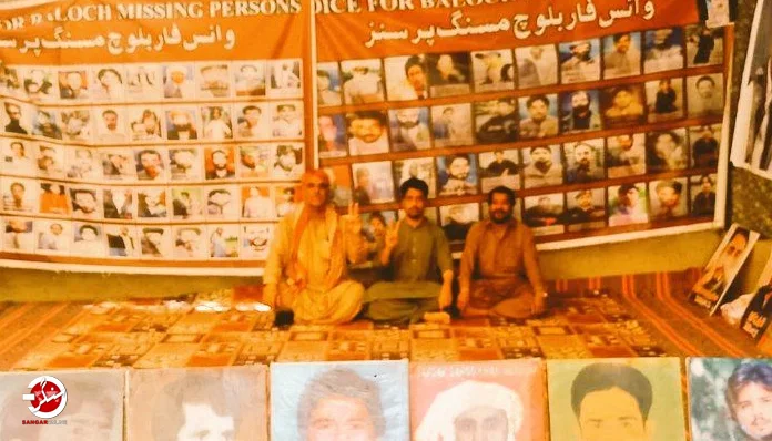 DailySangar's tweet photo. جبری گمشدگیوں کے خلاف وائس فار بلوچ مسنگ پرسنز (وی بی ایم پی) کا احتجاجی کیمپ کوئٹہ پریس کلب کے سامنے نیاز محمد کی سربراہی میں 6159ویں روز بھی جاری رہا۔
#dailysangar #Balochistan #PakistanArmy #EndEnforcedDisappearances #BalochGenocide #VBMP
https://t.co/YezUdXidSK https://t.co/nDq8NenKBK