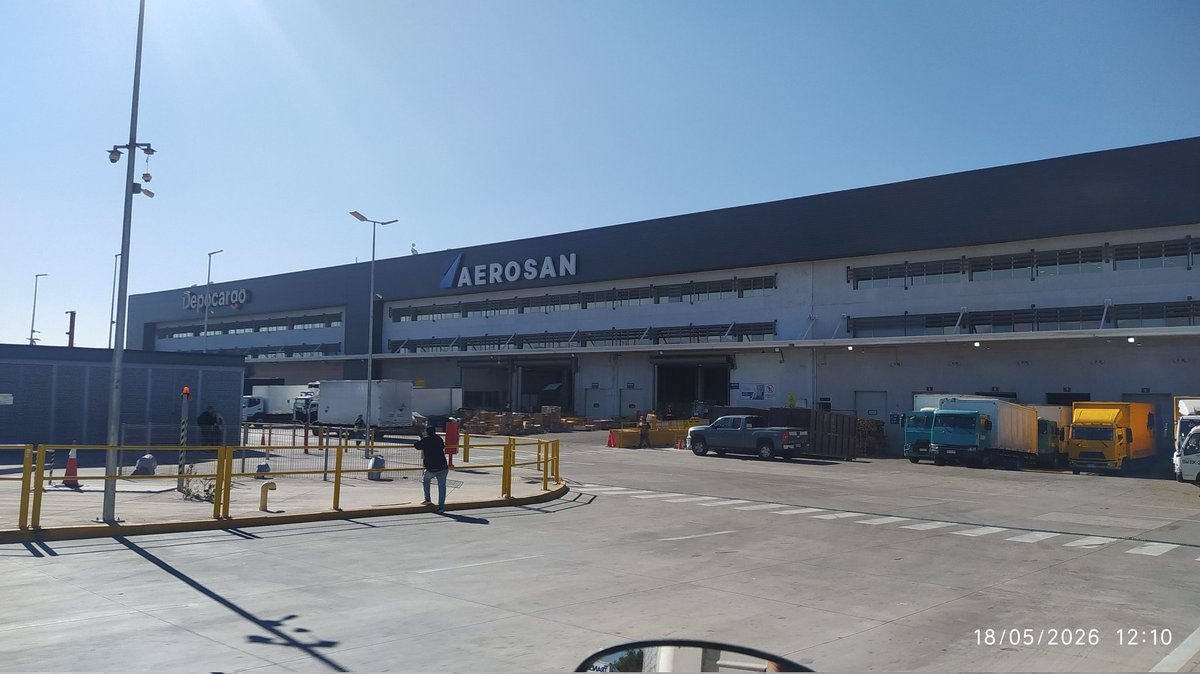 Benisi_CL's tweet photo. Comenzando una excelente semana en aduana #SCL y coordinando el envío de nuestra importación de Mayo por #DHL ya que #Fedex presenta problemas por la crisis del canal de #Ormuz. #BENISI #SiempreEnMovimiento 💪 https://t.co/Ixxf5M52oe