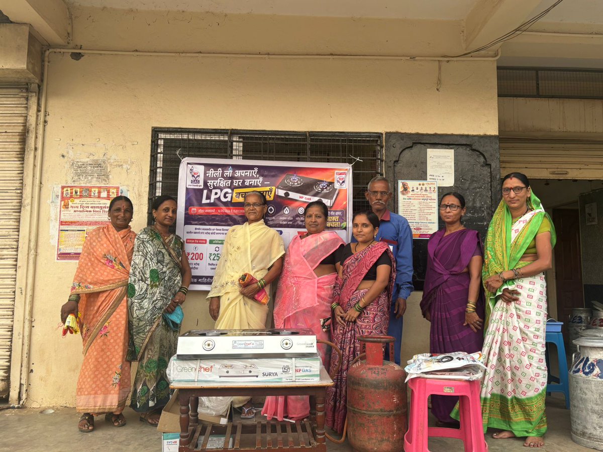 GoaLpg_hpcl's tweet photo. #HPGas encourages customers to adopt High Thermal Efficiency (74%)Stoves through“नीली लौ अपनाए, सुरक्षित घर बनाए"at IndumatiHPgas #Kolhapur,
#BetterLPGsavings
#ImprovedSafety #FasterCooking
Upgrade today
#नीलीलौअपनाएसुरक्षितघरबनाए #SaveEnergy
@HPGAS_HQO @HPCL @PetroleumMin https://t.co/GlYhzlOT8z