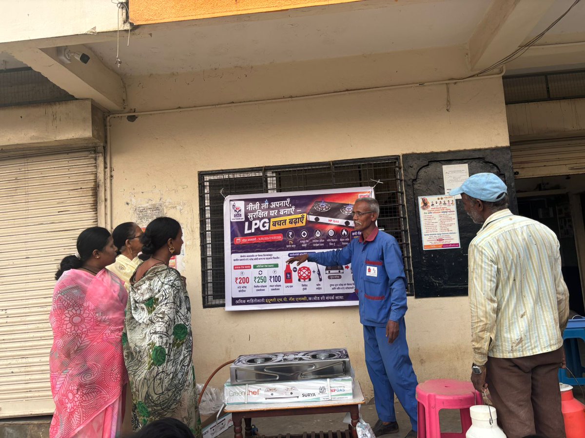 GoaLpg_hpcl's tweet photo. #HPGas encourages customers to adopt High Thermal Efficiency (74%)Stoves through“नीली लौ अपनाए, सुरक्षित घर बनाए"at IndumatiHPgas #Kolhapur,
#BetterLPGsavings
#ImprovedSafety #FasterCooking
Upgrade today
#नीलीलौअपनाएसुरक्षितघरबनाए #SaveEnergy
@HPGAS_HQO @HPCL @PetroleumMin https://t.co/GlYhzlOT8z