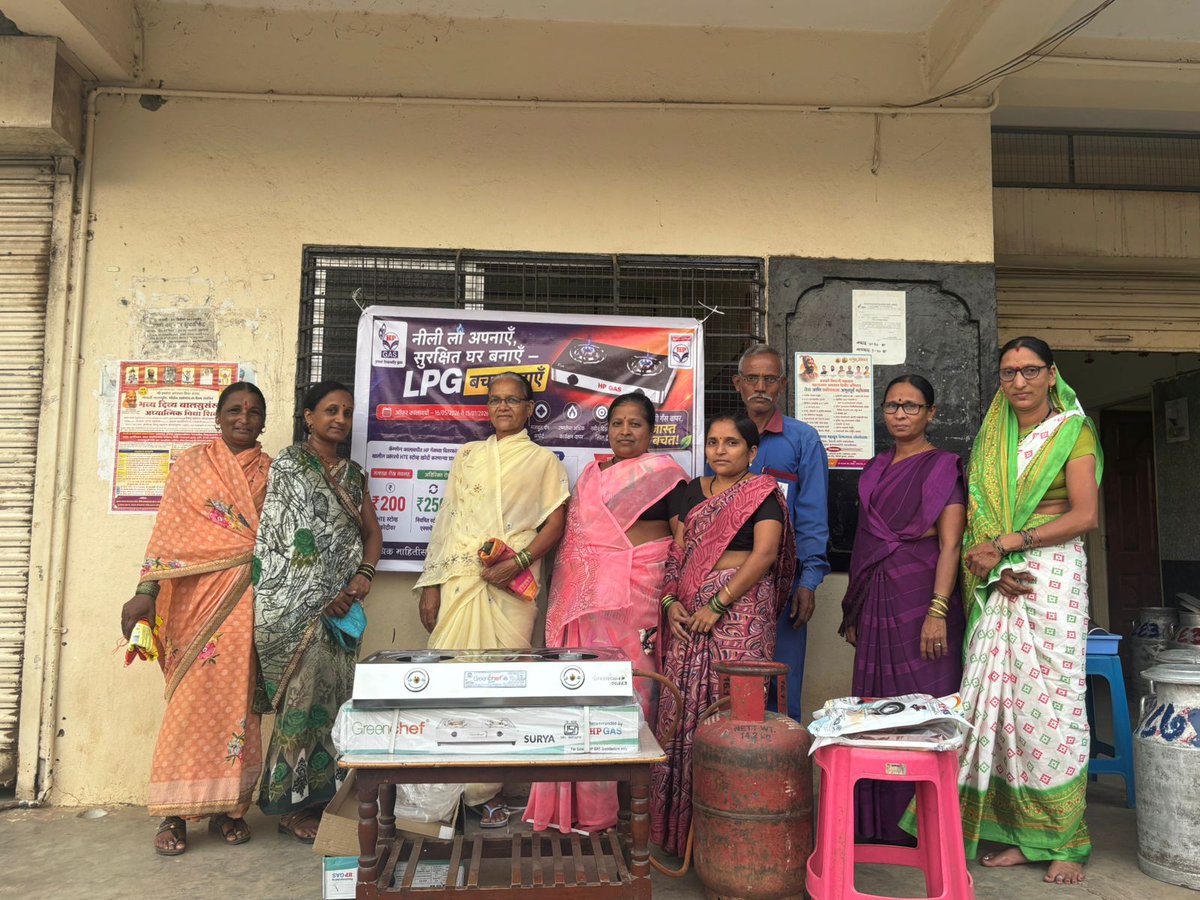 GoaLpg_hpcl's tweet photo. #HPGas encourages customers to adopt High Thermal Efficiency (74%)Stoves through“नीली लौ अपनाए, सुरक्षित घर बनाए"at IndumatiHPgas #Kolhapur,
#BetterLPGsavings
#ImprovedSafety #FasterCooking
Upgrade today
#नीलीलौअपनाएसुरक्षितघरबनाए #SaveEnergy
@HPGAS_HQO @HPCL @PetroleumMin https://t.co/GlYhzlOT8z