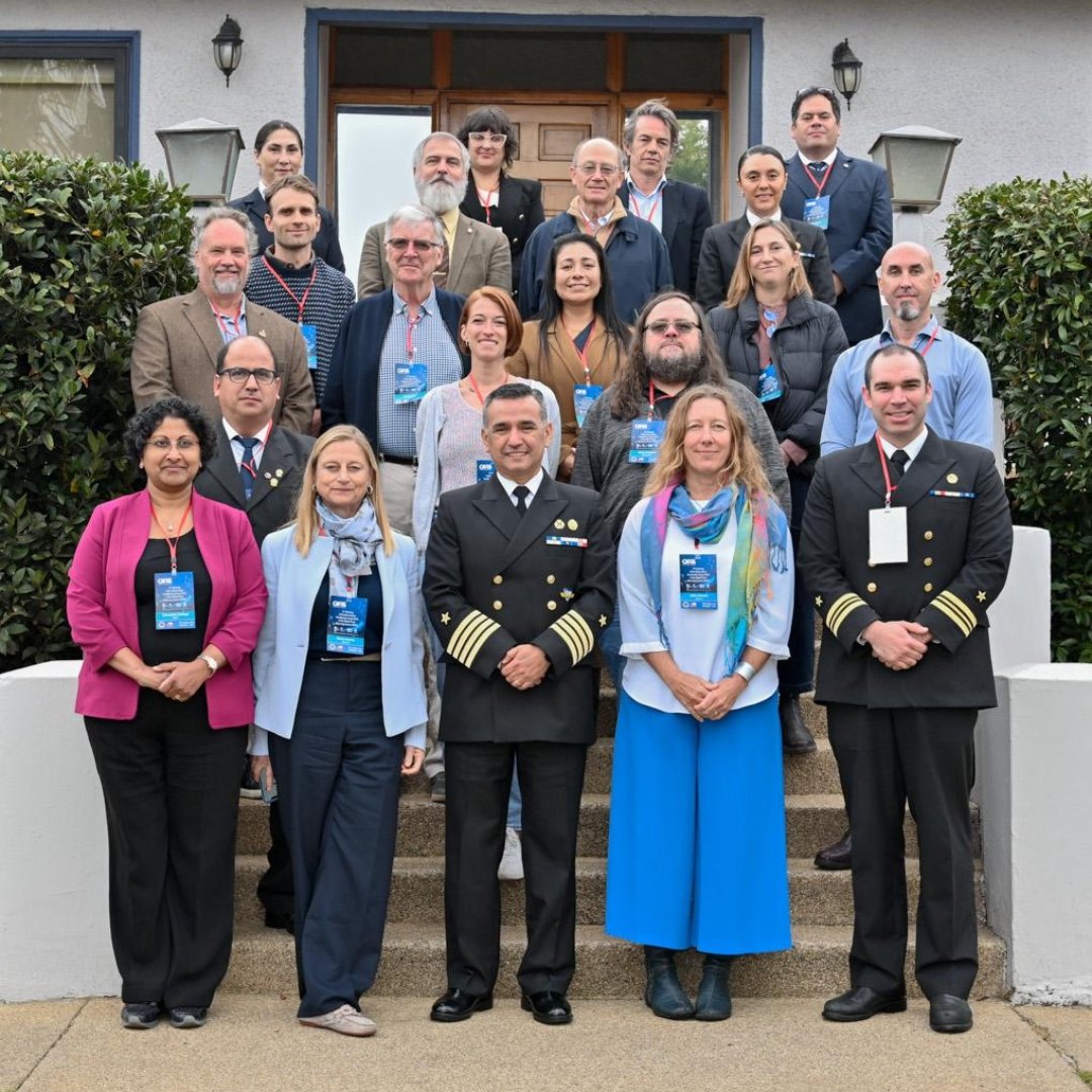 Servimet_Armada's tweet photo. @WMO @Armada_Chile @DGTM_Chile @meteochile_dmc @ifop_periodista @ceazamet @CAZALAC_UNESCO @IocUnesco @ObsCostachile @MarejadasUV @geofisica_udec @Dgf_uchile https://t.co/ZGspZNDtuM Jefe de @Servimet_Armada y punto focal Buques Voluntarios #VOS invitados a la 17° Reunión del Grupo de Coordinación #OCG del Sistema Global de Observaciones del Océano #GOOS en dependencias del #SHOA que fue anfitrión del encuentro https://t.co/yfKtlds6cE https://t.co/gPVk9KrLNN