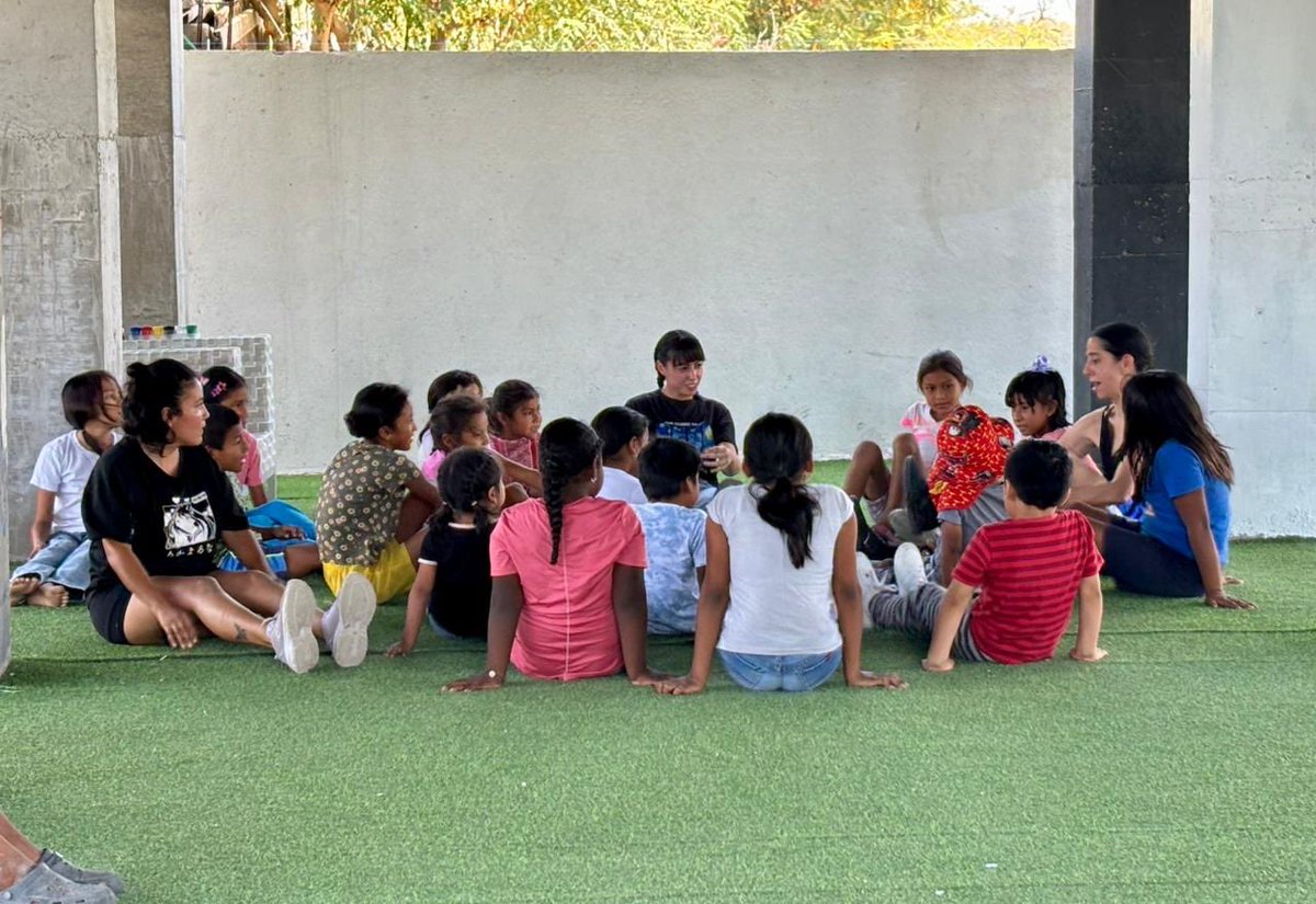AyuntamientoLC_'s tweet photo. 🎭🌈 El #XVAyuntamientoDeLosCabos que encabeza @ChrisAgundezg llevó actividades del FAPI 2026 a niñas y niños de FUNDEN con arte y convivencia cultural. https://t.co/eElDa4GI6L
#TransformaciónConCambio #FAPI2026 #Cultura https://t.co/6V7SNPntsA