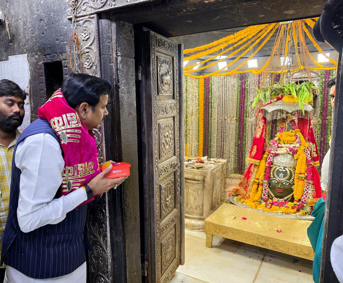 bjpdrmahendra's tweet photo. जय श्री महाकाल। 🛕🛕🚩🚩

उज्जैन में श्री महाकाल जी के दर्शन पूजन करने का सौभाग्य प्राप्त हुआ।

हर हर महादेव 🚩🚩 https://t.co/8A47ja4O2P