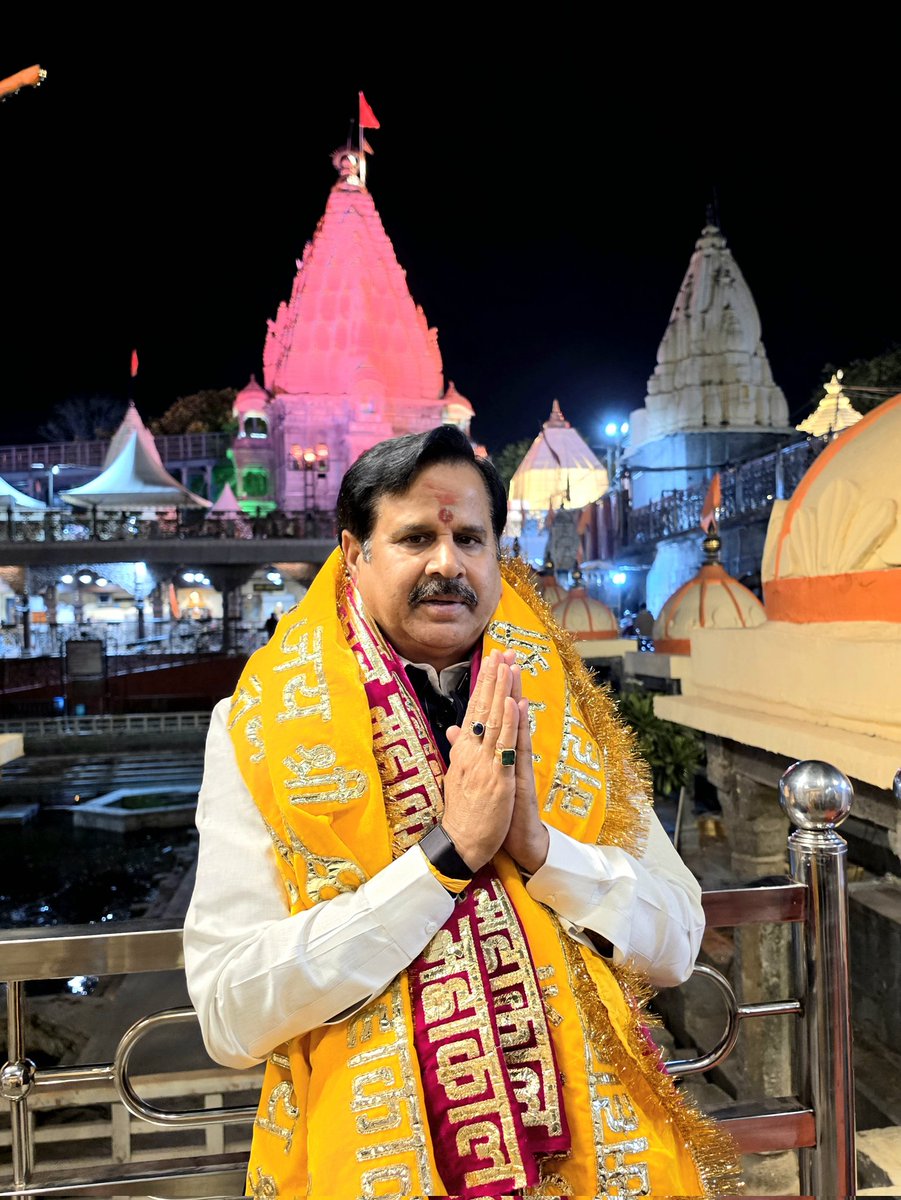 bjpdrmahendra's tweet photo. जय श्री महाकाल। 🛕🛕🚩🚩

उज्जैन में श्री महाकाल जी के दर्शन पूजन करने का सौभाग्य प्राप्त हुआ।

हर हर महादेव 🚩🚩 https://t.co/8A47ja4O2P