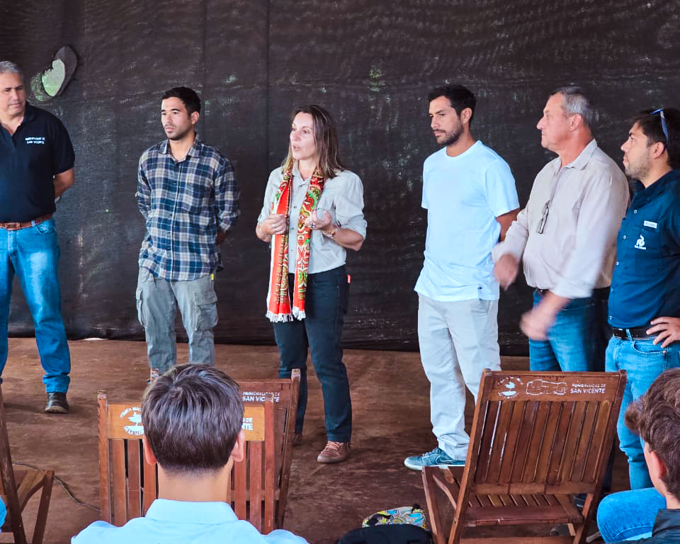 noticiasdel6's tweet photo. Misiones apuesta a la producción de sandía y melón contra estación para mejorar la rentabilidad
@Facundosartori @AgroMnes @BiofabricaMnes @fmiravet @LucianaImbrogno #ProducciónContraEstación #SandíaYMelón #AgroMisiones #MisionesProduce 
https://t.co/JaGmr3dAE2 https://t.co/r11OI1NOKD