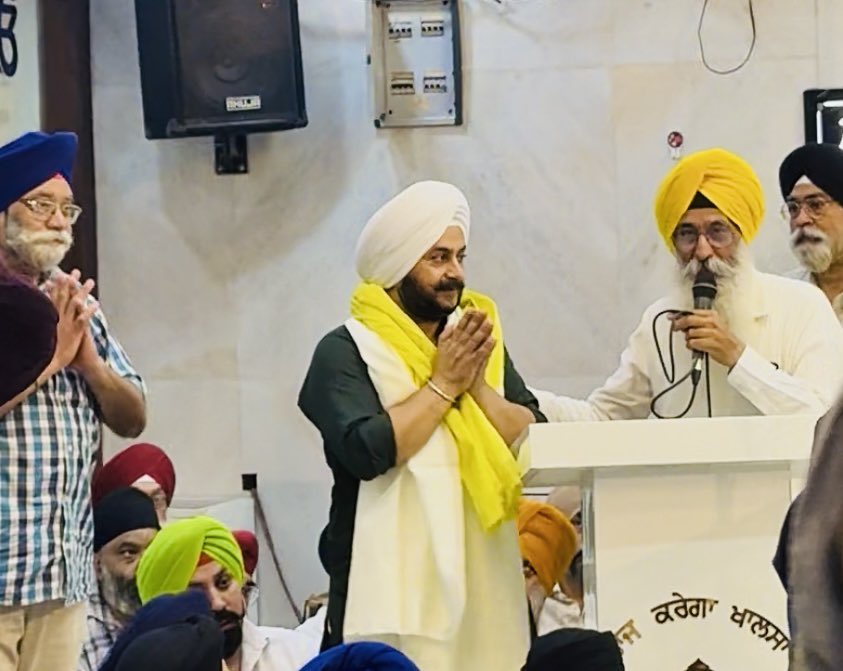 JarnailSinghAAP's tweet photo. ਪੌੜੀਆਂ ਵਾਲਾ ਗੁਰਦੁਆਰਾ, ਗਣੇਸ਼ ਨਗਰ ਦੀ ਨਵੀਂ ਇਮਾਰਤ ਦੀ ਉਸਾਰੀ ਤੋਂ ਬਾਅਦ ਗੁਰਦੁਆਰਾ ਕਮੇਟੀ ਵੱਲੋਂ ਆਯੋਜਿਤ ਸ਼ੁਕਰਾਨਾ ਸਮਾਗਮ ਵਿੱਚ ਹਾਜ਼ਰੀ ਭਰਨ ਦਾ ਸੁਭਾਗ ਪ੍ਰਾਪਤ ਹੋਇਆ।
ਇਸ ਮੌਕੇ ਗੁਰਦੁਆਰਾ ਕਮੇਟੀ ਦੇ ਸਮੂਹ ਪ੍ਰਬੰਧਕਾਂ ਅਤੇ ਸੇਵਾਦਾਰਾਂ ਨੂੰ ਦਿਲੋਂ ਵਧਾਈਆਂ ਦਿੱਤੀਆਂ ਅਤੇ ਅਕਾਲ ਪੁਰਖ ਅੱਗੇ ਸਰਬੱਤ ਦੇ ਭਲੇ, ਚੜ੍ਹਦੀ ਕਲਾ ਅਤੇ ਖੁਸ਼ਹਾਲੀ ਦੀ ਅਰਦਾਸ ਕੀਤੀ..🙏🏻

#ਗੁਰਦੁਆਰਾ_ਸਾਹਿਬ
#ਪੌੜੀਆਂਵਾਲਾ_ਗੁਰਦੁਆਰਾ
#ਗਣੇਸ਼ਨਗਰ
#ਸ਼ੁਕਰਾਨਾ_ਸਮਾਗਮ
#ਸੇਵਾ

@arvindkejriwal @aamaadmiparty