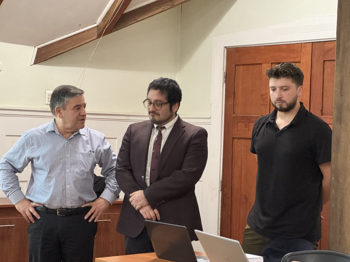 conaf_losrios's tweet photo. 📍#VALDIVIA| La Estrategia Nacional de Cambio Climático y Recursos Vegetacionales, a través del proyecto +Bosques, apoyó la realización de capacitación para la formacion de una Asociación Gremial por parte de usuarios del programa de Dendroenergía 🪵 que tiene como objetivo fortalecer el mercado de los biocombustibles solidos en la region de Los Ríos de manera colectiva🌱
