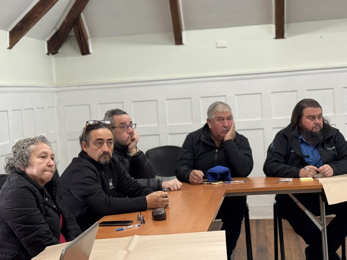 conaf_losrios's tweet photo. 📍#VALDIVIA| La Estrategia Nacional de Cambio Climático y Recursos Vegetacionales, a través del proyecto +Bosques, apoyó la realización de capacitación para la formacion de una Asociación Gremial por parte de usuarios del programa de Dendroenergía 🪵 que tiene como objetivo fortalecer el mercado de los biocombustibles solidos en la region de Los Ríos de manera colectiva🌱