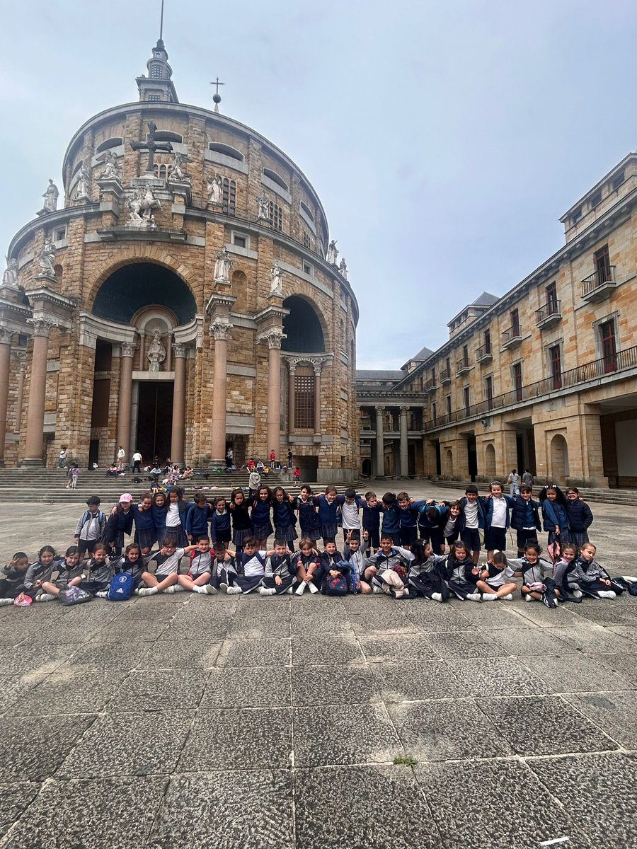 nscovadonga's tweet photo. Visita al Teatro.Laboral de Gijón
#primaria #teunes https://t.co/7uykdf1pPB