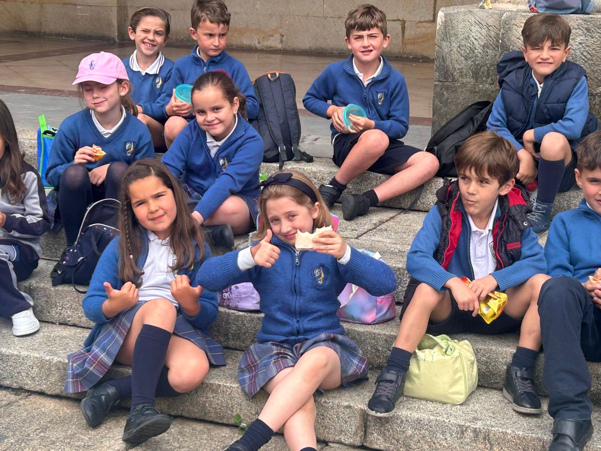 nscovadonga's tweet photo. Visita al Teatro.Laboral de Gijón
#primaria #teunes https://t.co/7uykdf1pPB