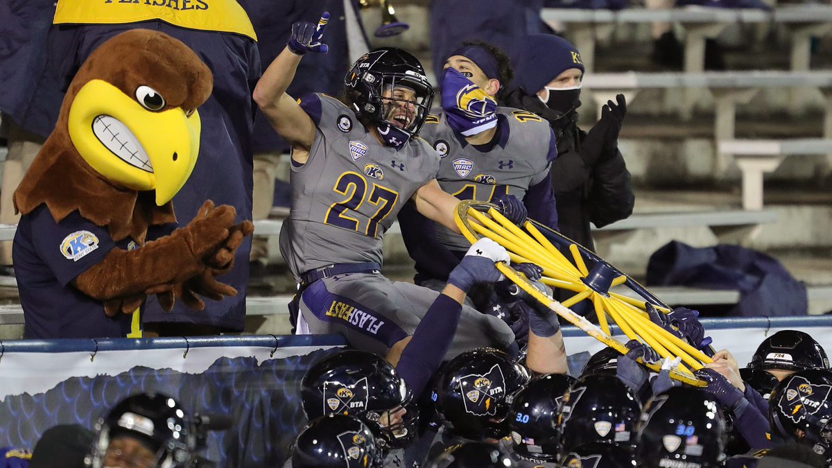 CFBKings's tweet photo. One of my favorite stats is that Kent State genuinely holds the record for the most points per game scored in a season in the CFP era (since 2014).

They played 4 games in the 2020 season, scored 27, 62, 69, and 41, and finished averaging 49.8 PPG that season. https://t.co/hXs9IrVjVH
