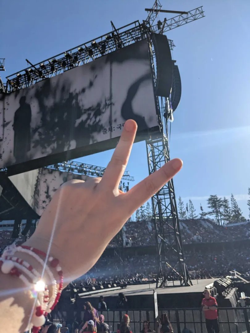 BTS_TransKive's tweet photo. they don't know we're from @BTS_Trans pt. 3 👀

#BTS_WORLDTOUR_ARIRANG
#BTS_WORLDTOUR_ARIRANG_NA
#BTS_WORLDTOUR_ARIRANG_STANFORD https://t.co/2qe219xZ8y